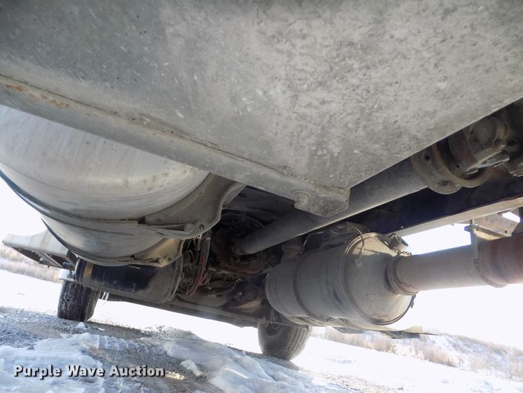 image for item DG2502 2010 Freightliner Cascadia semi truck