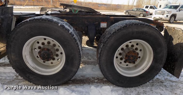 image for item DG2502 2010 Freightliner Cascadia semi truck