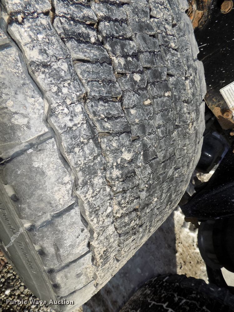 image for item DG2502 2010 Freightliner Cascadia semi truck