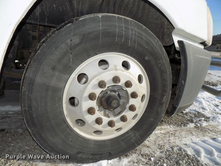 image for item DG2502 2010 Freightliner Cascadia semi truck