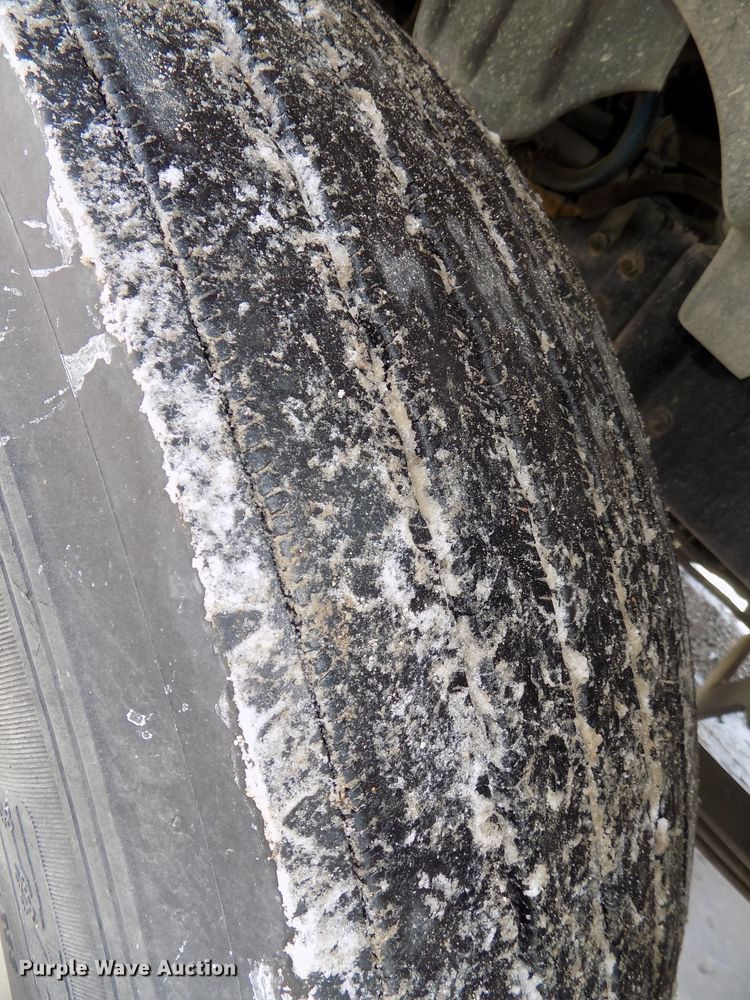 image for item DG2502 2010 Freightliner Cascadia semi truck