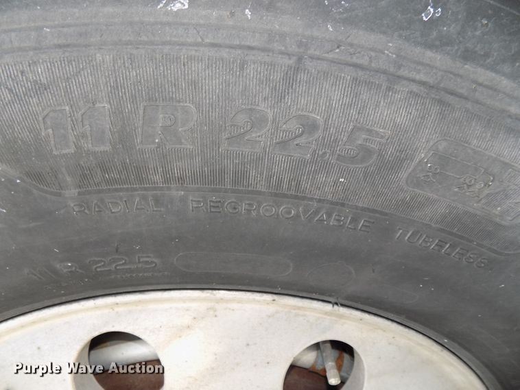 image for item DG2502 2010 Freightliner Cascadia semi truck