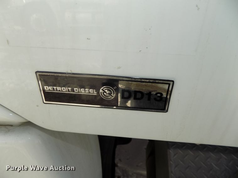 image for item DG2502 2010 Freightliner Cascadia semi truck