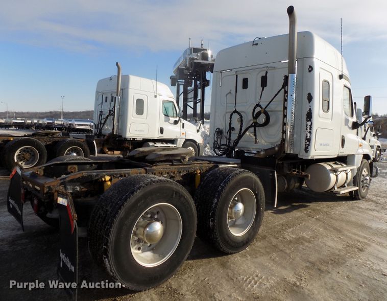 image for item DG2503 2010 Freightliner Cascadia semi truck