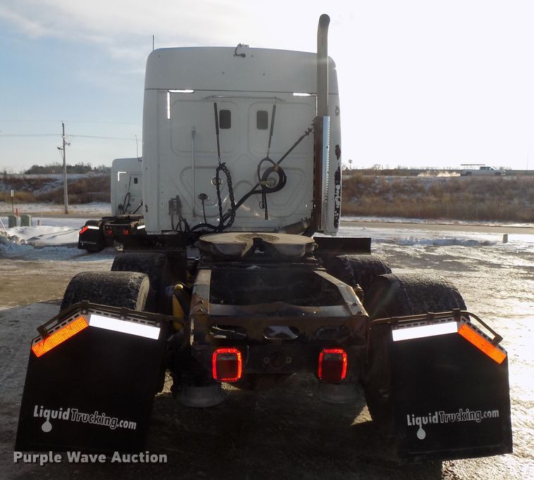 image for item DG2503 2010 Freightliner Cascadia semi truck