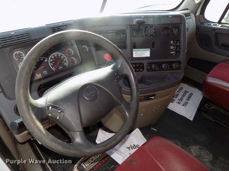 image for item DG2503 2010 Freightliner Cascadia semi truck