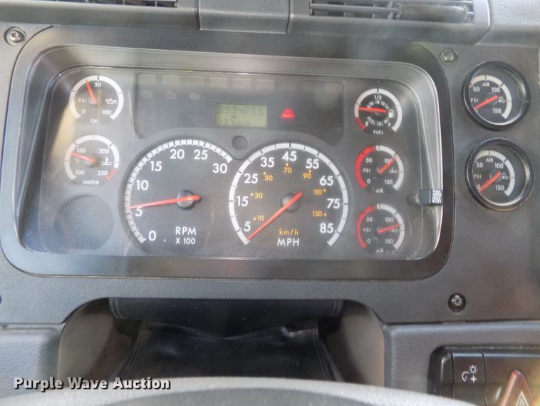 image for item DG2503 2010 Freightliner Cascadia semi truck