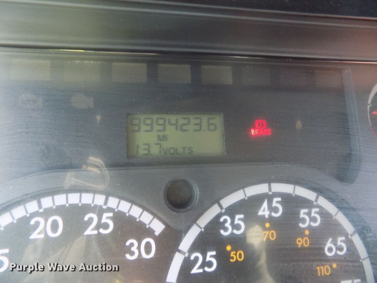 image for item DG2503 2010 Freightliner Cascadia semi truck