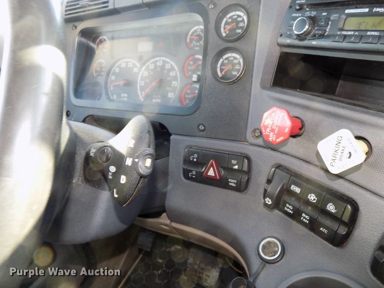 image for item DG2503 2010 Freightliner Cascadia semi truck