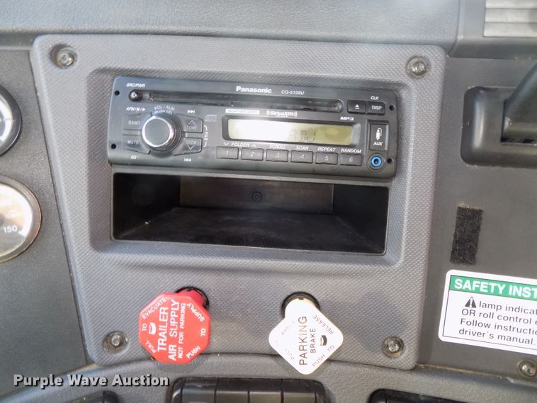 image for item DG2503 2010 Freightliner Cascadia semi truck