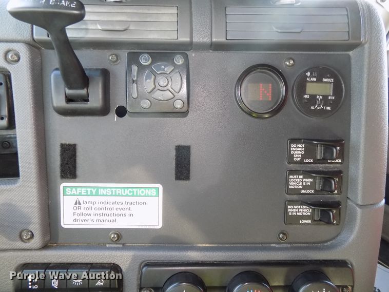 image for item DG2503 2010 Freightliner Cascadia semi truck