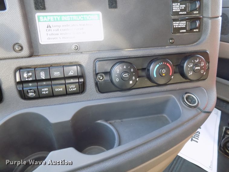 image for item DG2503 2010 Freightliner Cascadia semi truck