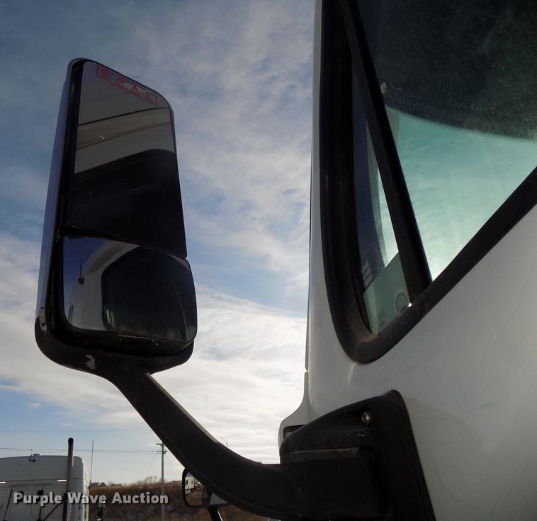 image for item DG2503 2010 Freightliner Cascadia semi truck