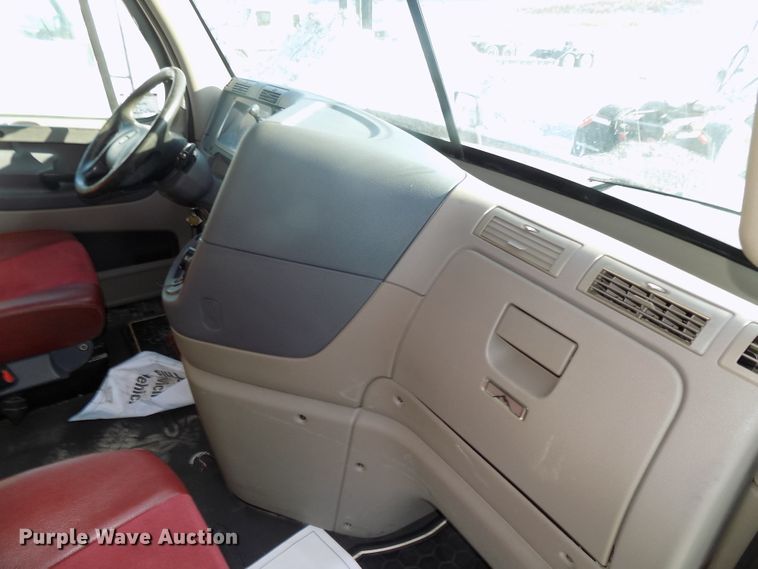 image for item DG2503 2010 Freightliner Cascadia semi truck