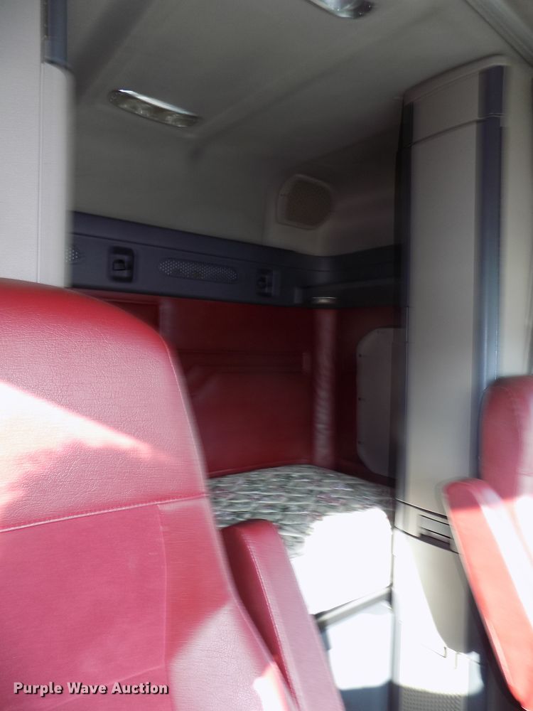 image for item DG2503 2010 Freightliner Cascadia semi truck