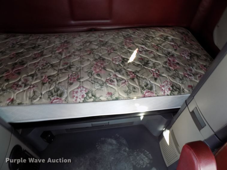 image for item DG2503 2010 Freightliner Cascadia semi truck