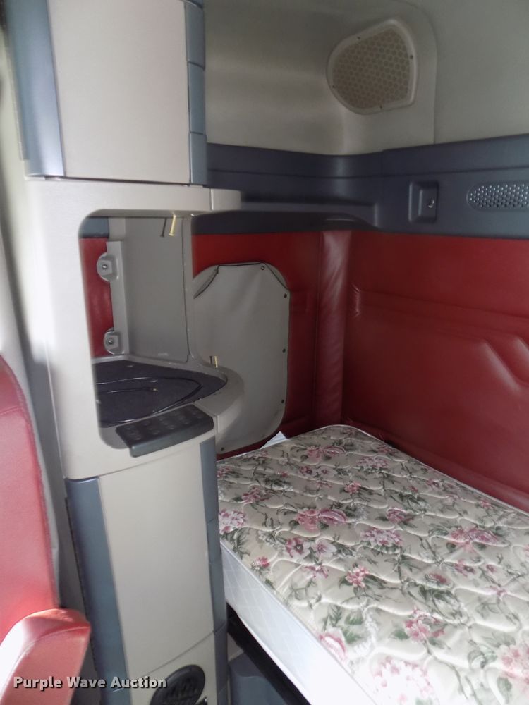 image for item DG2503 2010 Freightliner Cascadia semi truck