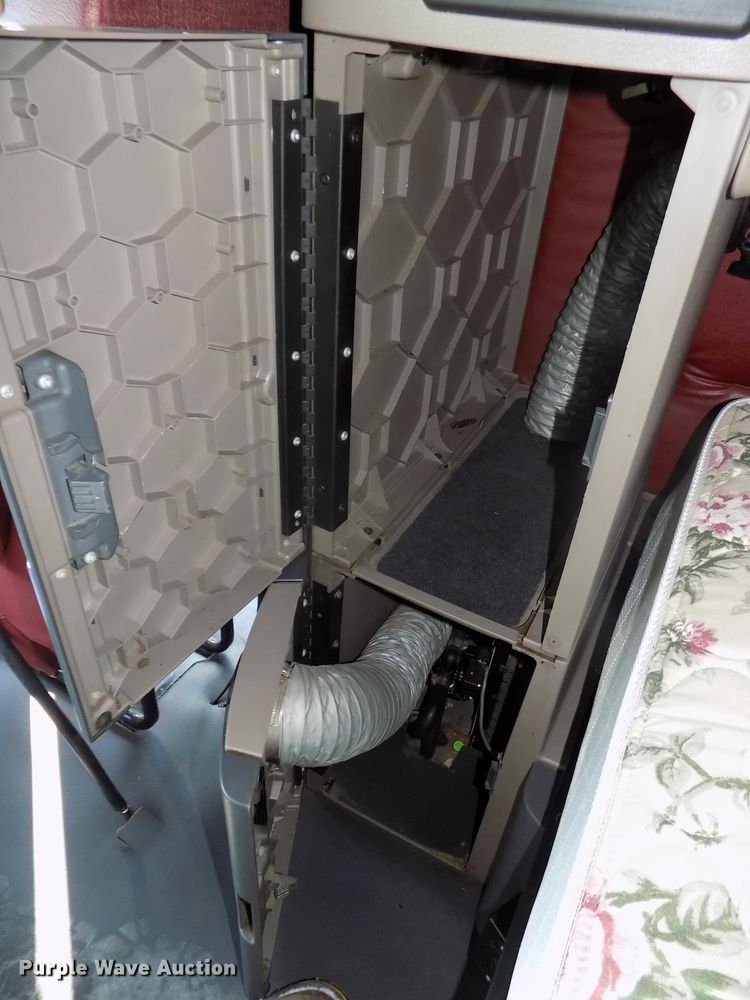 image for item DG2503 2010 Freightliner Cascadia semi truck