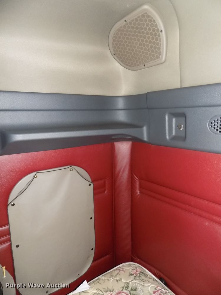 image for item DG2503 2010 Freightliner Cascadia semi truck