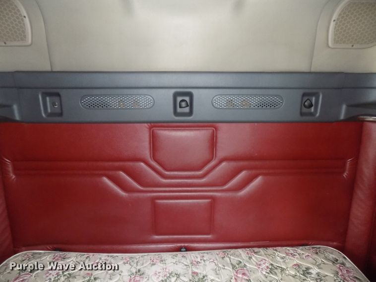 image for item DG2503 2010 Freightliner Cascadia semi truck