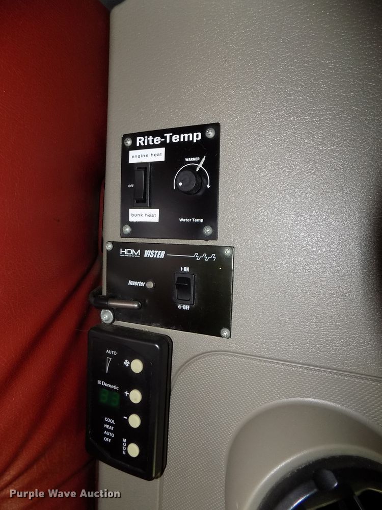 image for item DG2503 2010 Freightliner Cascadia semi truck