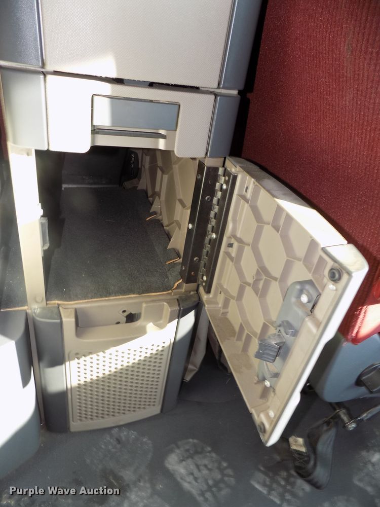 image for item DG2503 2010 Freightliner Cascadia semi truck