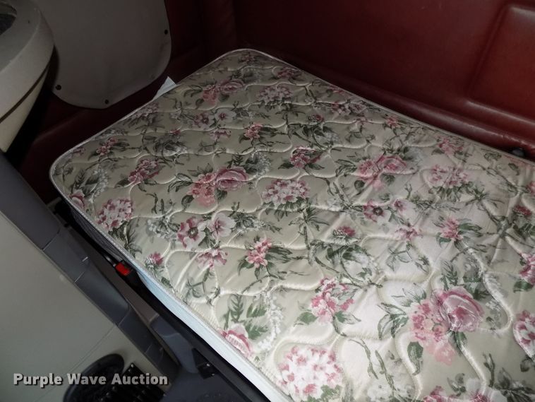 image for item DG2503 2010 Freightliner Cascadia semi truck