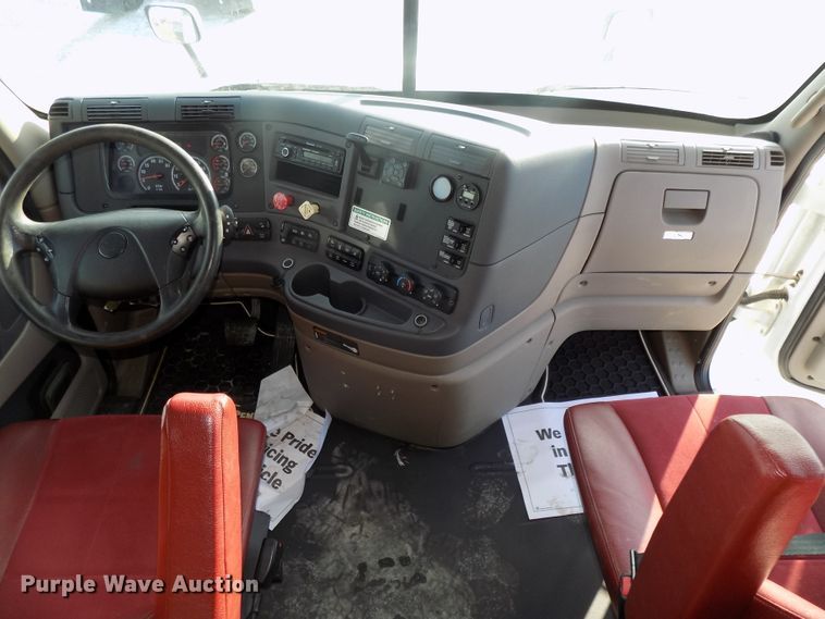 image for item DG2503 2010 Freightliner Cascadia semi truck