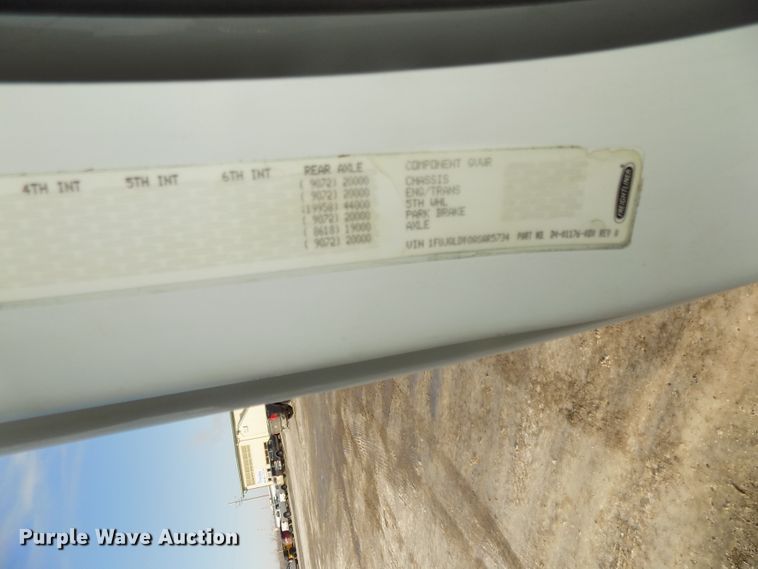 image for item DG2503 2010 Freightliner Cascadia semi truck