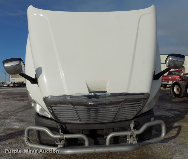 image for item DG2503 2010 Freightliner Cascadia semi truck