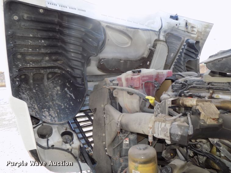 image for item DG2503 2010 Freightliner Cascadia semi truck