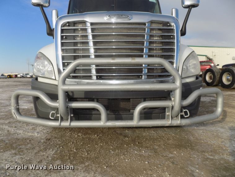 image for item DG2503 2010 Freightliner Cascadia semi truck