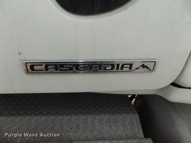 image for item DG2503 2010 Freightliner Cascadia semi truck