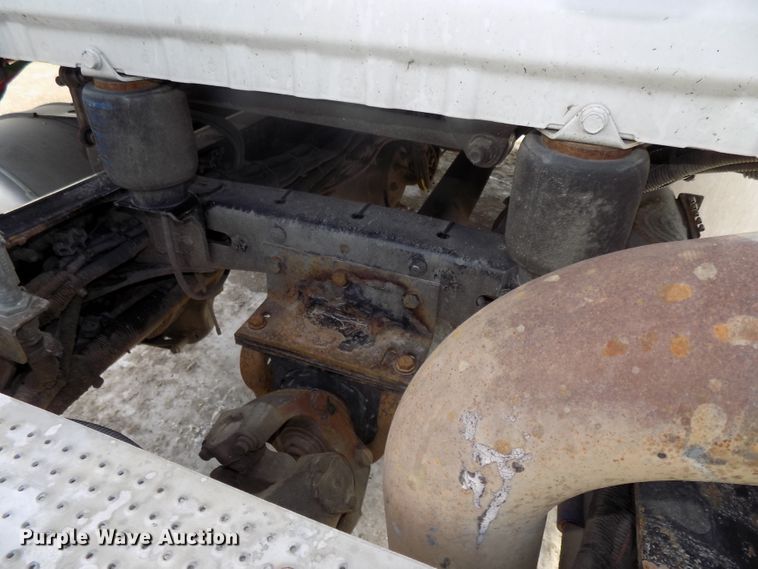 image for item DG2503 2010 Freightliner Cascadia semi truck