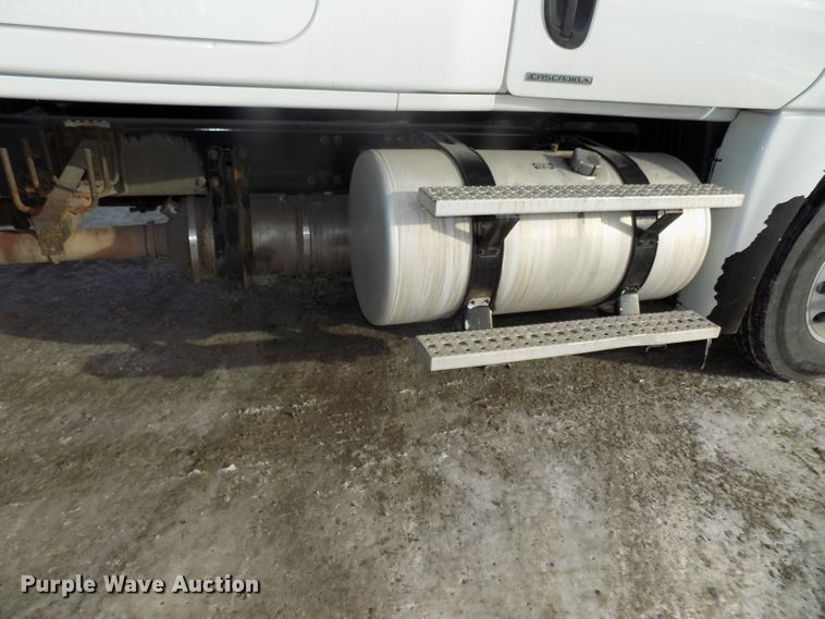 image for item DG2503 2010 Freightliner Cascadia semi truck