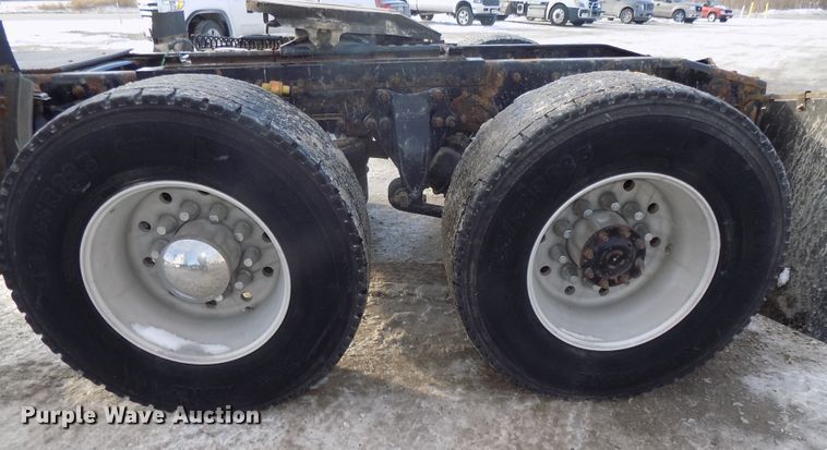 image for item DG2503 2010 Freightliner Cascadia semi truck