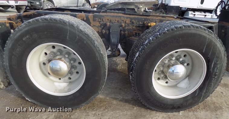 image for item DG2503 2010 Freightliner Cascadia semi truck