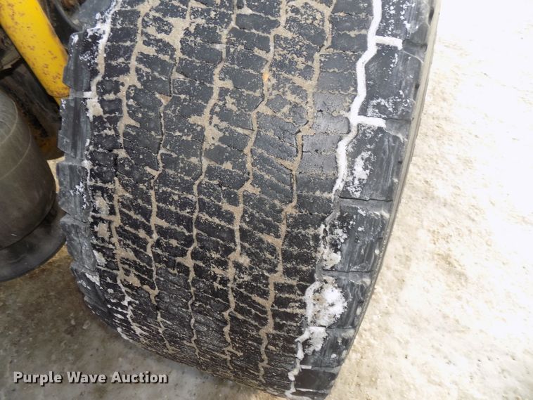 image for item DG2503 2010 Freightliner Cascadia semi truck