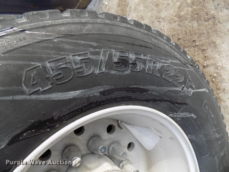 image for item DG2503 2010 Freightliner Cascadia semi truck