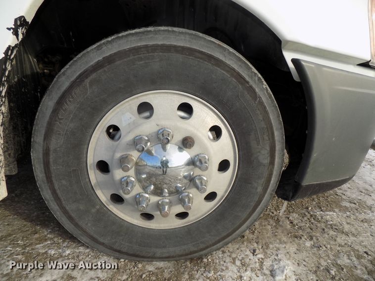 image for item DG2503 2010 Freightliner Cascadia semi truck