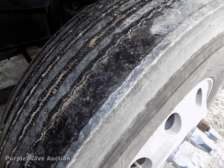 image for item DG2503 2010 Freightliner Cascadia semi truck