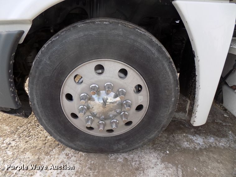 image for item DG2503 2010 Freightliner Cascadia semi truck