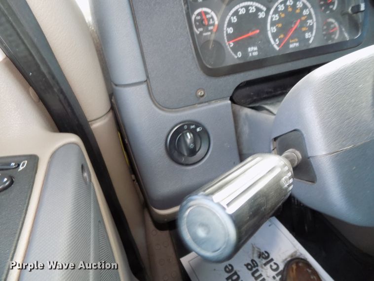 image for item DG2504 2010 Freightliner Cascadia semi truck