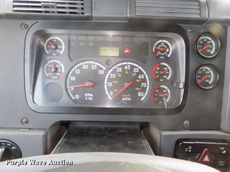 image for item DG2504 2010 Freightliner Cascadia semi truck