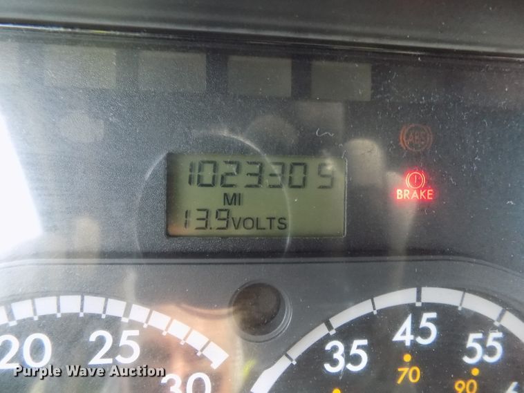 image for item DG2504 2010 Freightliner Cascadia semi truck