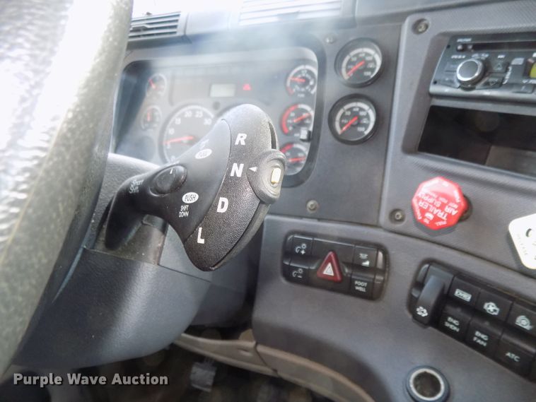 image for item DG2504 2010 Freightliner Cascadia semi truck