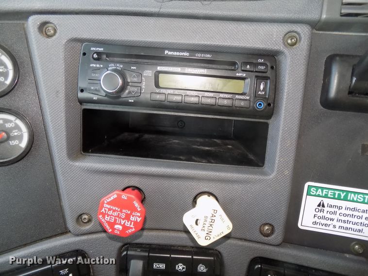 image for item DG2504 2010 Freightliner Cascadia semi truck