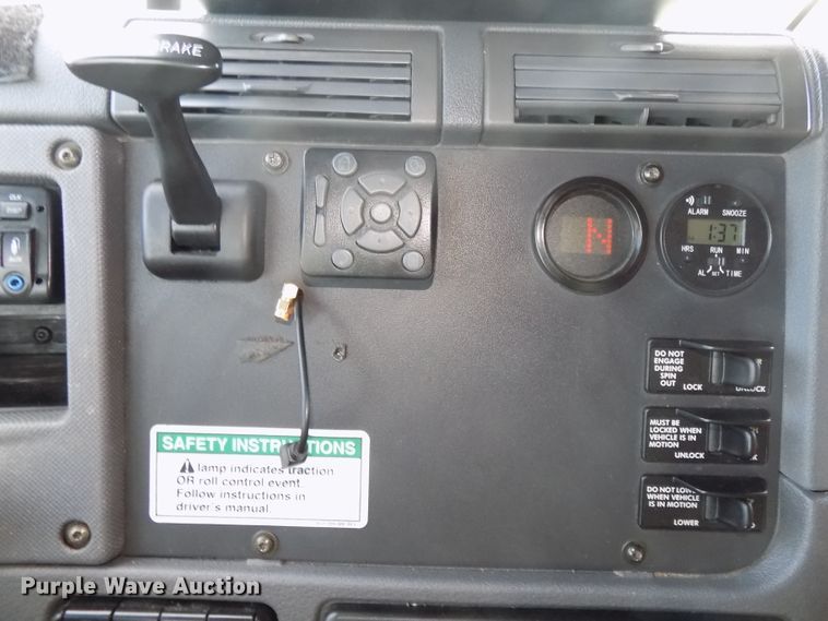 image for item DG2504 2010 Freightliner Cascadia semi truck