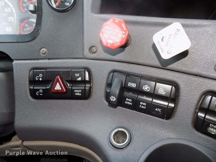 image for item DG2504 2010 Freightliner Cascadia semi truck