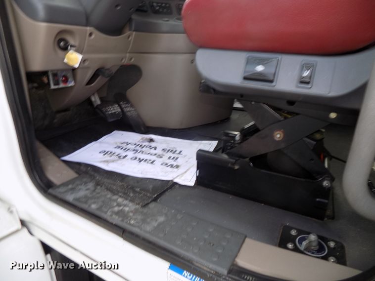 image for item DG2504 2010 Freightliner Cascadia semi truck